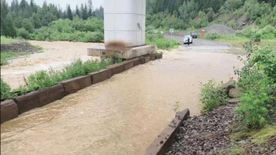 Сильные ливни затопили приусадебные участки и заблокировали трассы в Красноярском крае